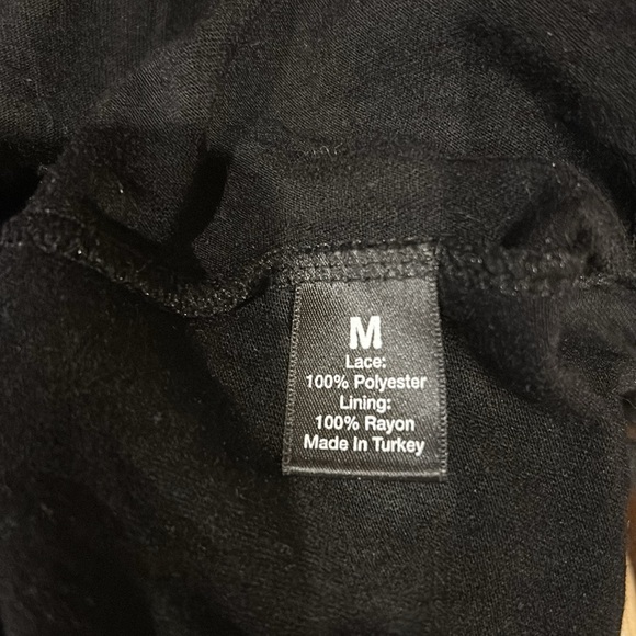 NWOT Saks Fifth Avenue Black Label Lace top - Size Medium - Picture 6 of 6